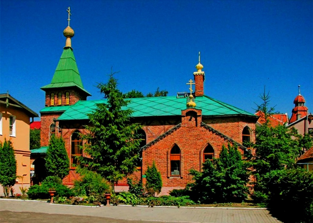 Бывшая католическая капелла Святого Адальберта теперь является православным Андреевским храмом