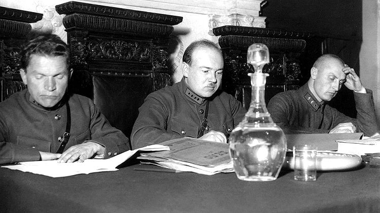 С 30-х годов 20 века в доме №23 заседала Военная коллегия Верховного суда