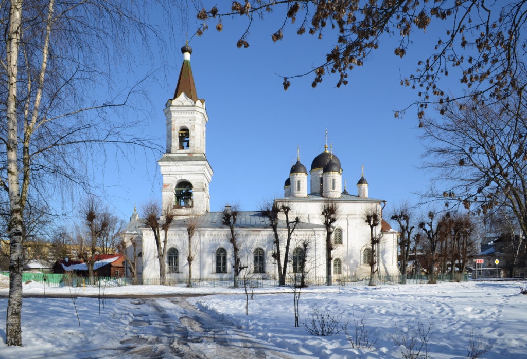 Церковь белая троица тверь фото