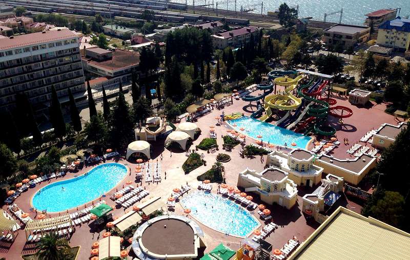 Аквапарк "Амфибиус" является одним из самых популярных и посещаемых сочинских аквапарков