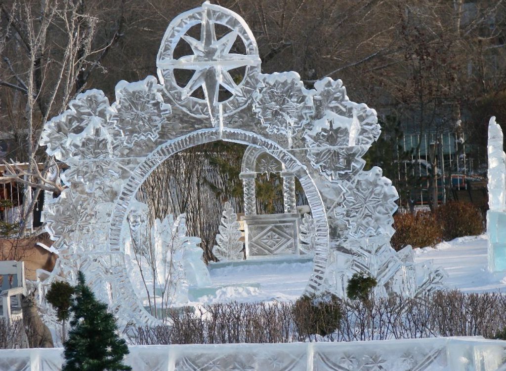 Ледяные скульптуры в парке Сады Мечты