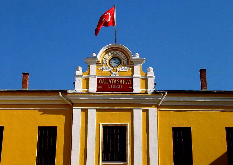 Галатасарайский лицей - одно из элитных средних учебных заведений Стамбула