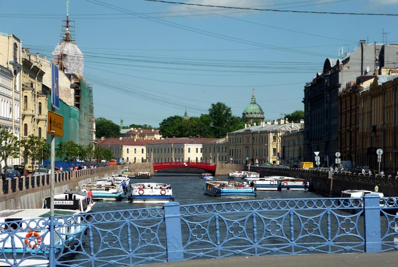 Вид с Синего моста на Красный мост