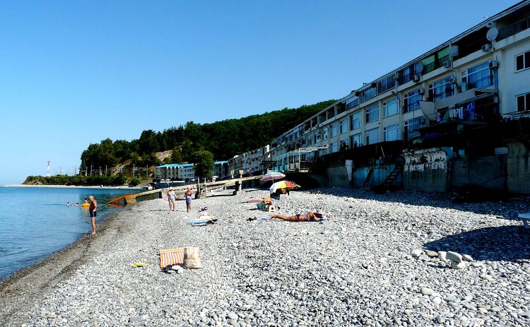 Пляжи в Волконке крупно-галечные. На побережье есть эллинги