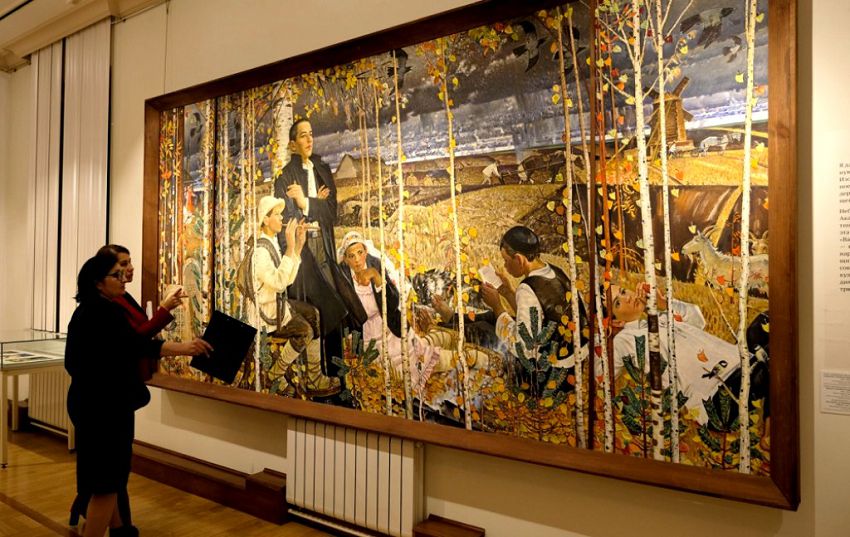 У картины Х.Якупова "Тукай" хочется задержаться подольше