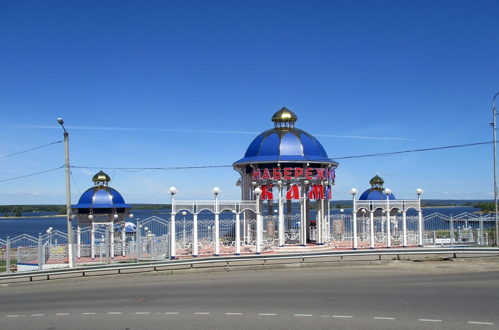 Знакомство с Чистополем обычно начинается с Набережной Камы