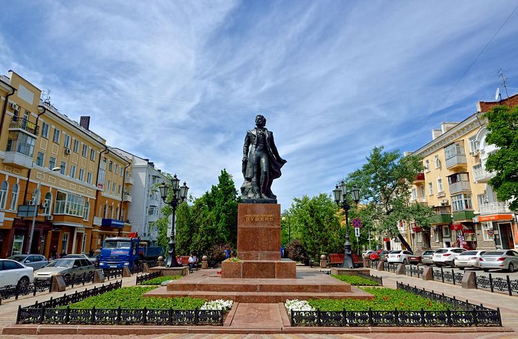 Памятник Пушкину на одноименной улице