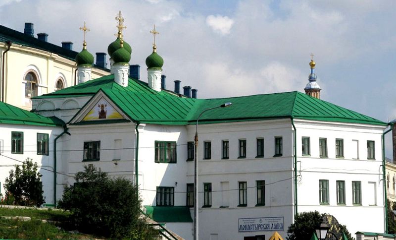 В одном из Келейных корпусов находится Монастырская лавка