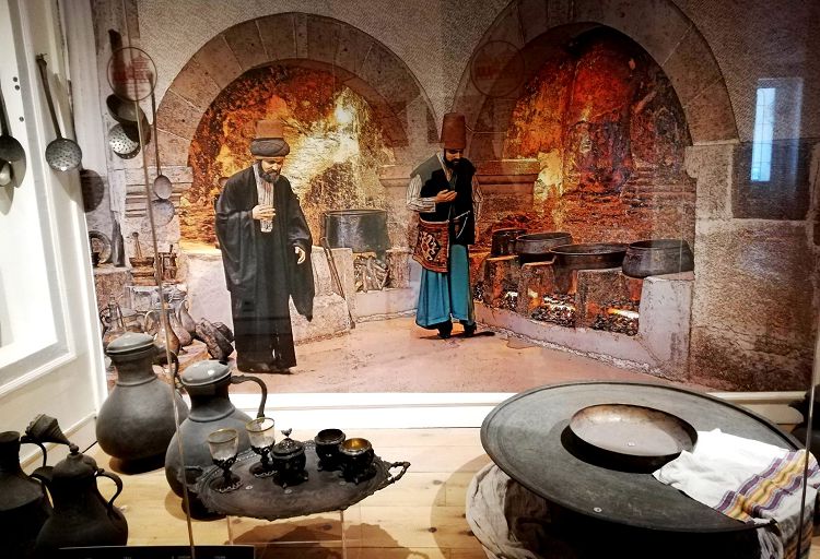 Экспонаты Музея дервишей переносят туристов в далекие исторические времена