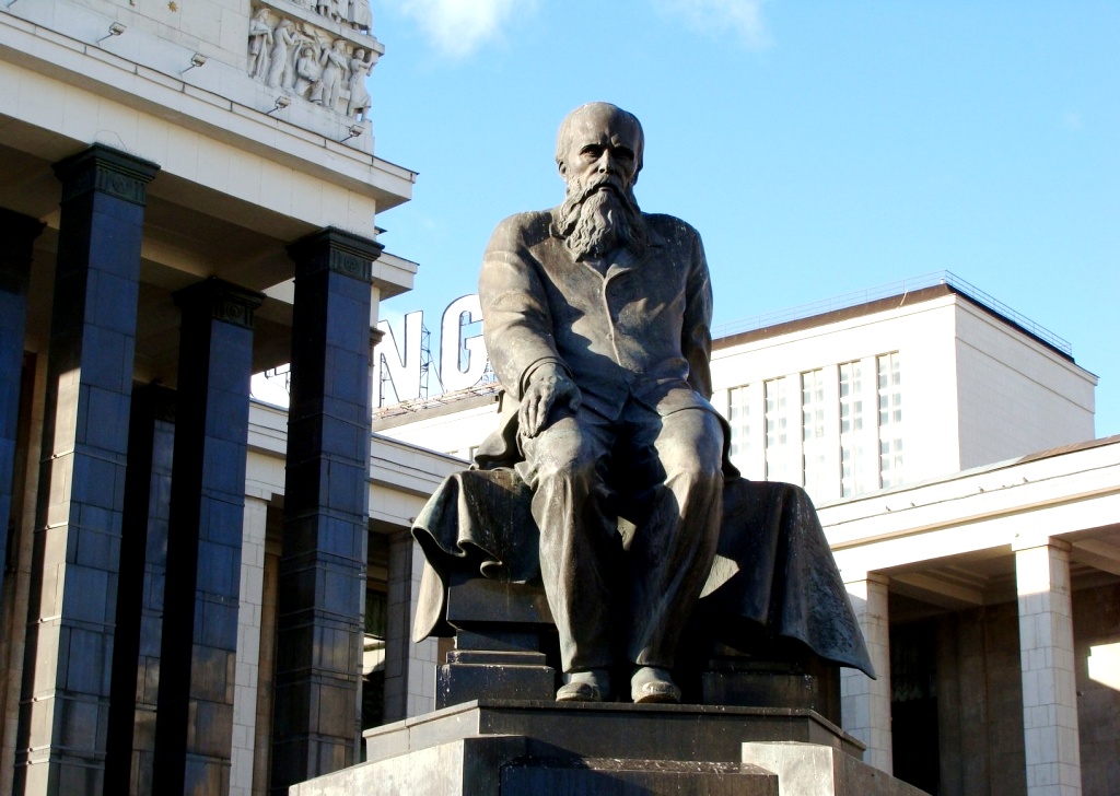 Памятник Достоевскому, изготовленный А.Рукавишниковым, один из самых известных в России