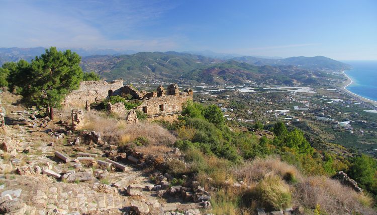 Древние постройки Сиедры зимой Древние постройки Сиедры зимой