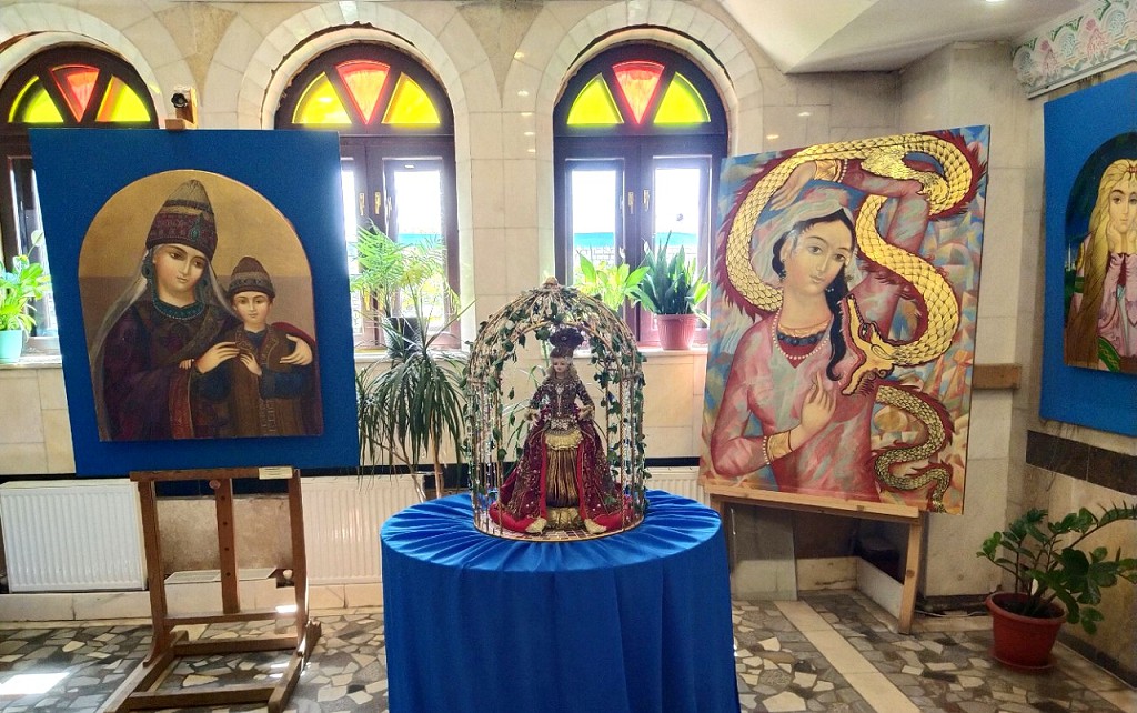 Царица Сююмбике изображена со своим сыном