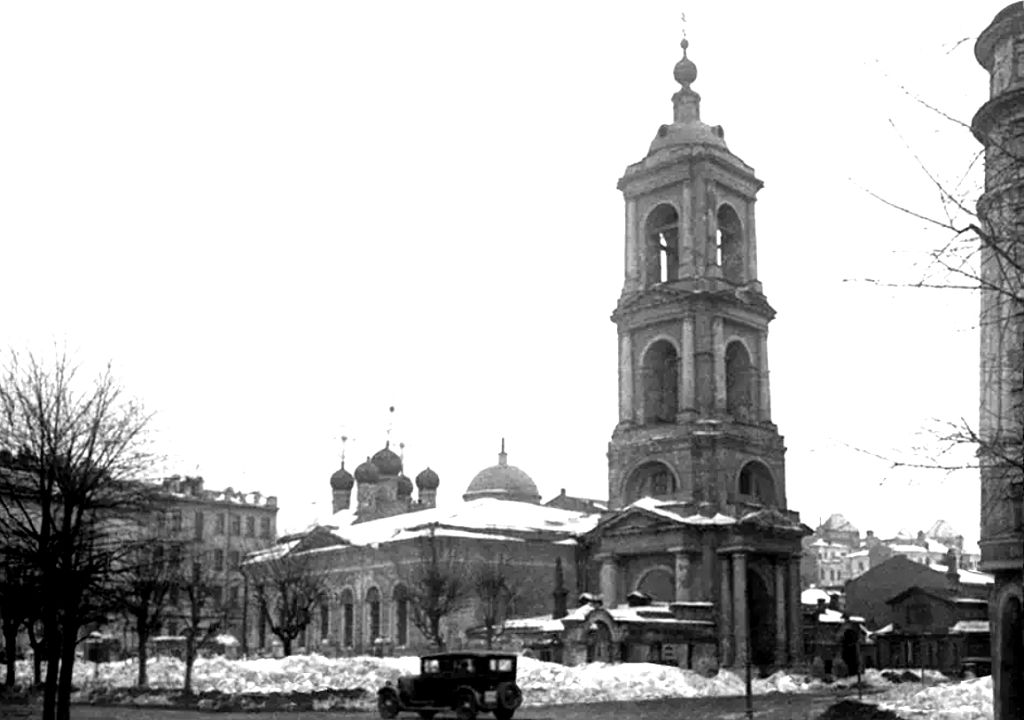 Ермолаевский храм, давший название переулку, был снесен в середине 30-х годов 20 века Ермолаевский храм, давший название переулку, был снесен в середине 30-х годов 20 века