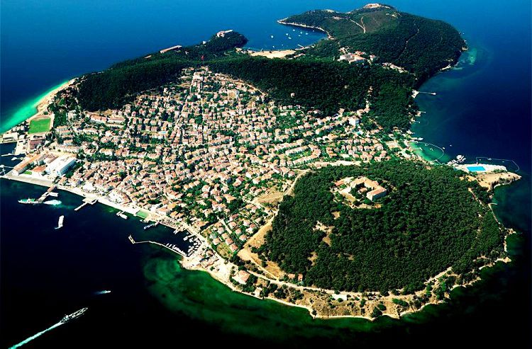 Остров Хейбелиада по размеру своей территории является вторым среди Принцевых островов