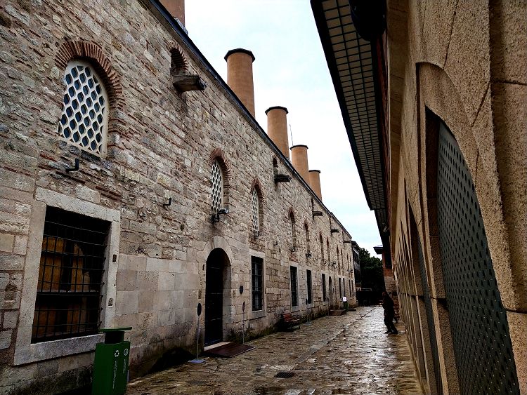 Дворцовые кухни - это еще один мини-городок Топкапы