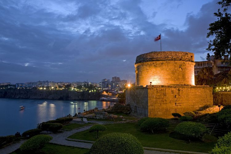 Башня в вечернее время