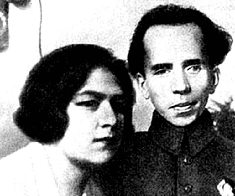 В этом доме Н.Островский познакомился со своей будущей женой и соратницей