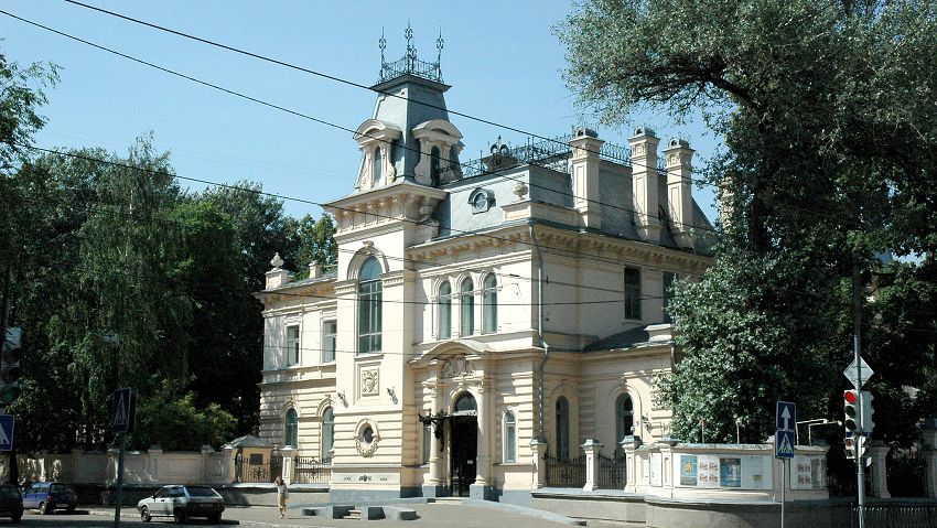 Бывшая усадьба Сандецкого - памятник архитектуры начала 20 столетия