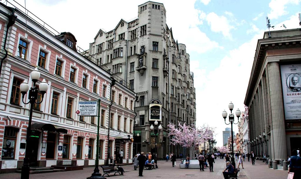 Дом № 15 связан с именем одного из его владельцев - С. Бобовичем