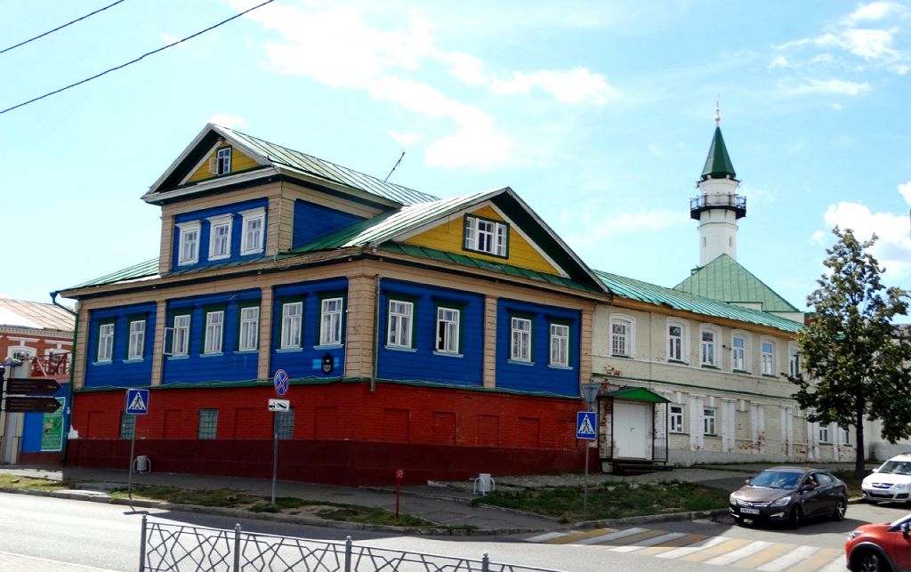 Дом под номером 16 - один из старейших во всей слободе. Начало 19 века