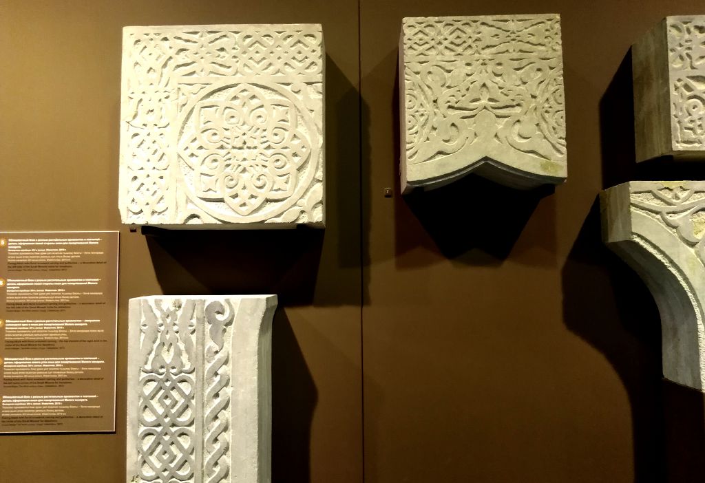 Фрагменты облицовочных блоков с растительным орнаментом Булгара 14 века  Фрагменты облицовочных блоков с растительным орнаментом Булгара 14 век