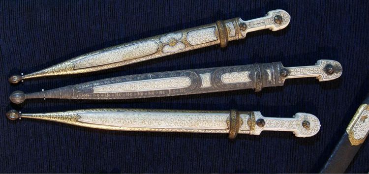 Кинжалы с кубачинской ювелирной насечкой