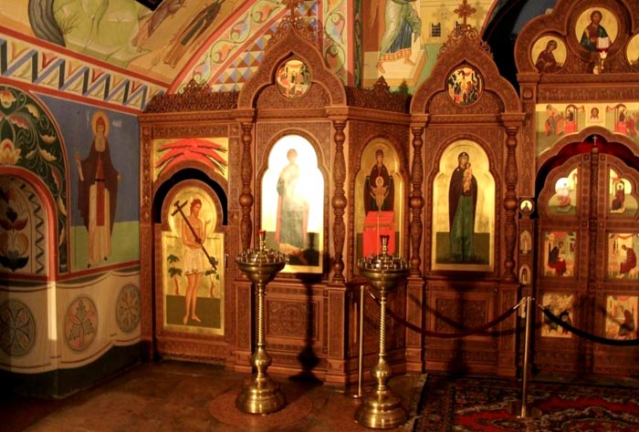 В пещерном храме Черниговского монастыря Сергиева посада