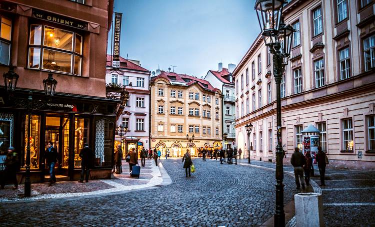 Прага в июне: погода, экскурсии, как одеваться, куда сходить