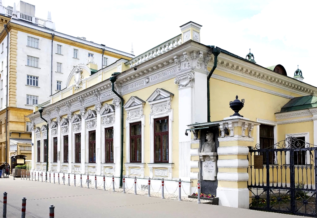 Дом-музей Ф.Шаляпина - один из интересных мемориальных музеев данного района