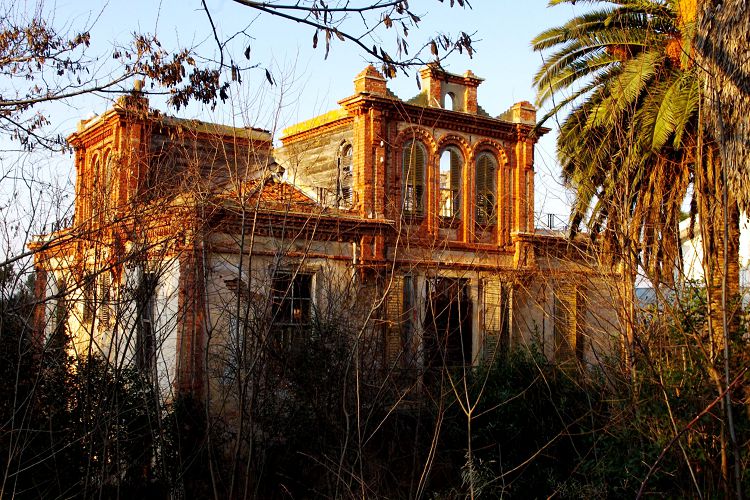 Дом Троцкого сегодня является своеобразным пустующим домом с приведениями