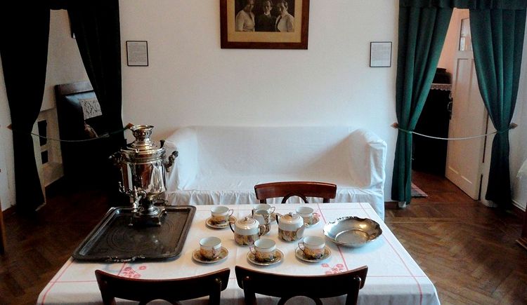 В этой Столовой собирались на обед близкие писателя