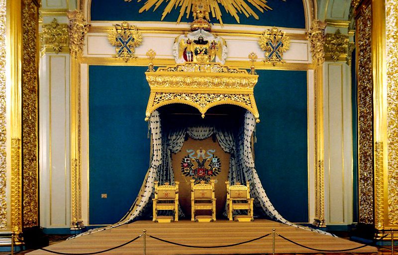 После реставрации конца 20 века императорские троны вернулись на историческое место