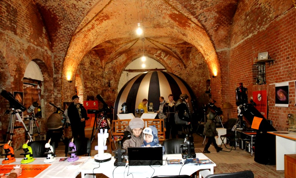 Экспозиции Планетария и демонстрирующиеся там фильмы будут интересны людям всех возрастов