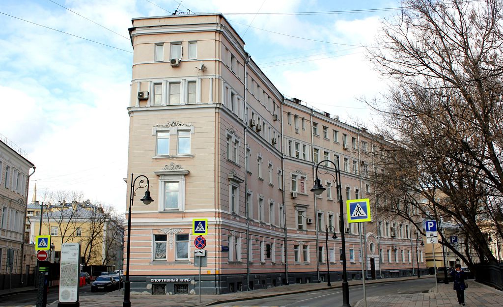 А в 30-е годы 20 века Дом Армянских вырос еще на один этаж А в 30-е годы 20 века Дом Армянских вырос еще на один этаж