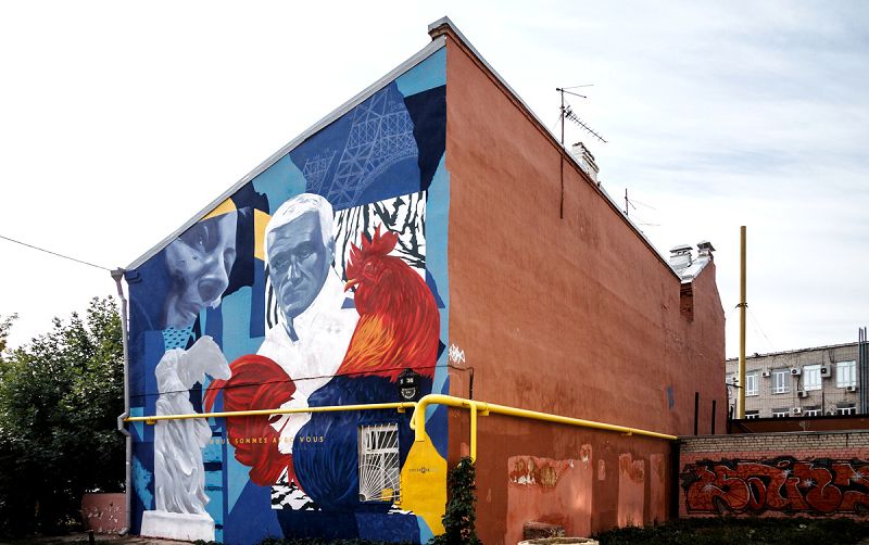 Дом №30 интересен своим современным граффити 