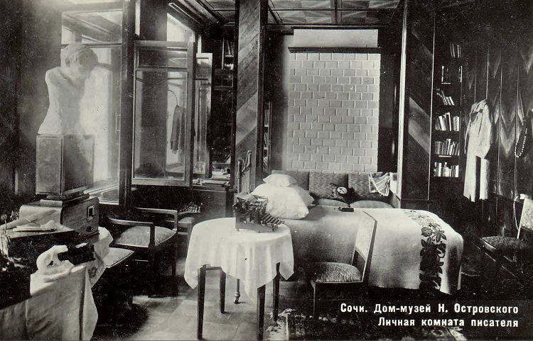 Кабинет Н.Островского в Доме-Музее на улице П.Корчагина