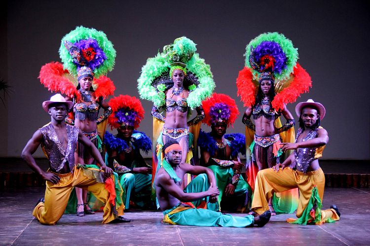 А африканские артисты подкупают своей искренностью и задором