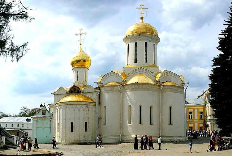 Говорят, что первый Богоявленский каменный храм походил на Троицкую церковь