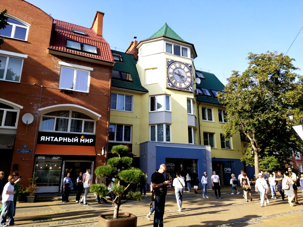 Изделия из янтаря можно купить в магазинах Калининградского янтарного комбината