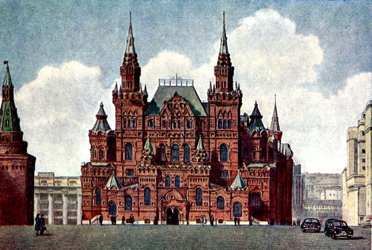 В советский период российской истории ГИМ стоял без символических завершений