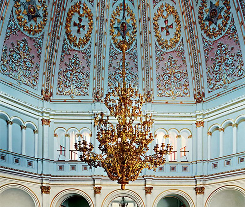 Люстру и купол Владимирский зала можно рассматривать бесконечно долго