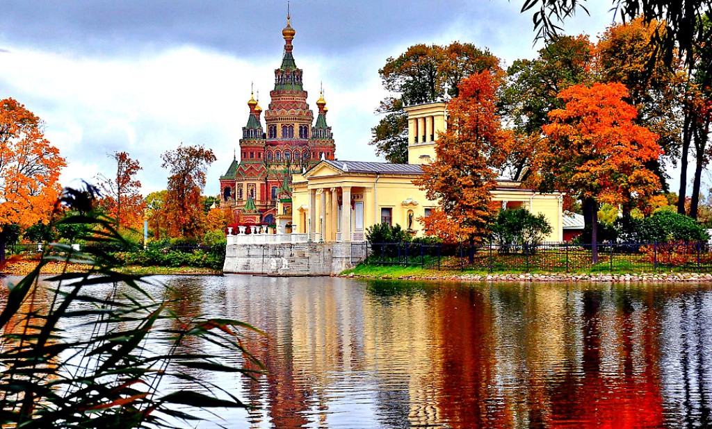 Осенью в новом ракурсе предстает Ольгин пруд Колонистского парка