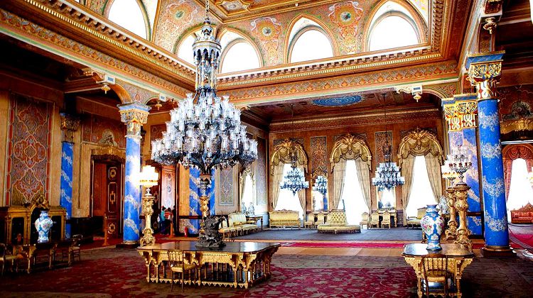 Роскошь залов этого дворца отражает вкусы османских султанов и их богатство