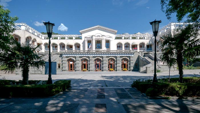 Санаторий "Нижняя Ореанда" вырос на месте бывшего императорского дворца