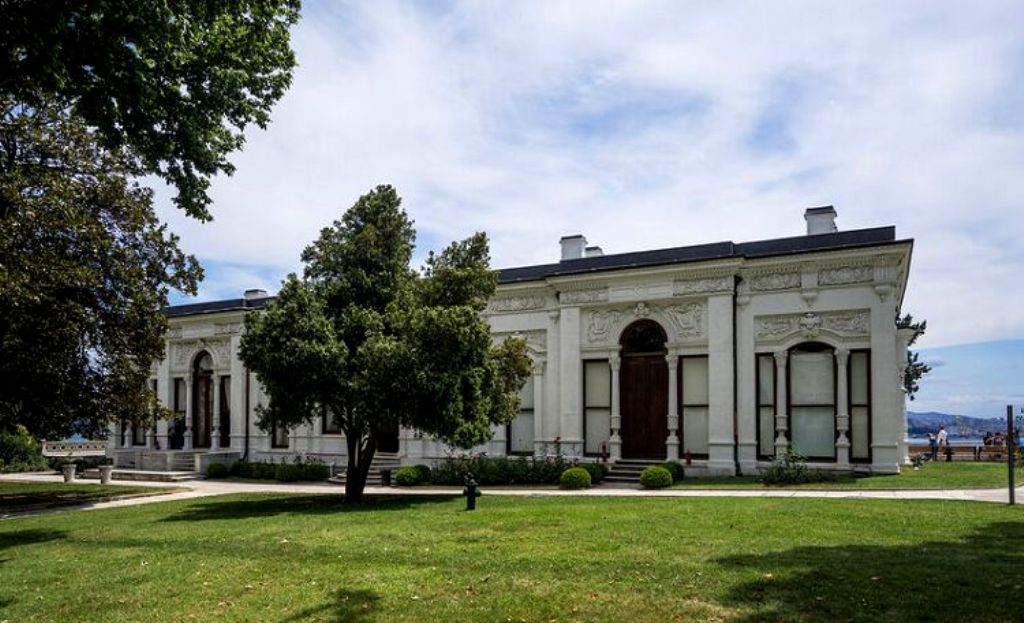 Павильон или Киоск медицины - самое последнее сооружение в Топкапы