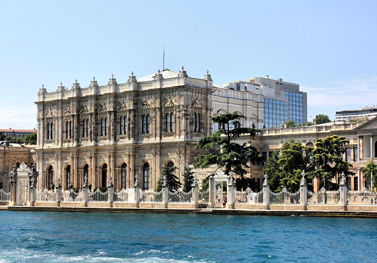 Дворец Долмабахче - вид с воды Дворец Долмабахче - вид с воды