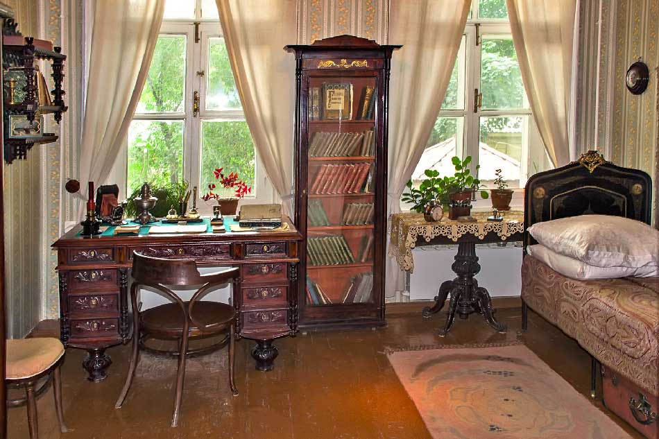 Комната юного Алексея Толстого в его самарском Доме-музее