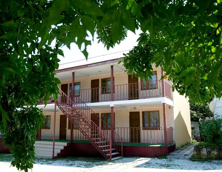 Позагорав на диком пляже можно вернуться в полне цивилизованную обстановку