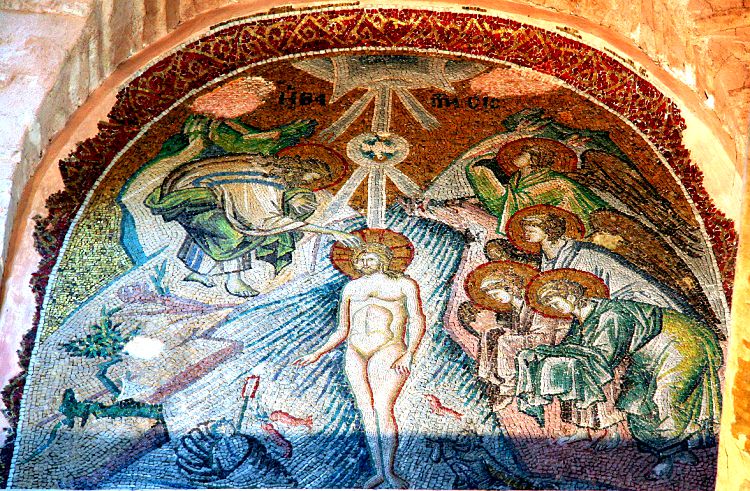 Сцена Крещения, созданная в 14 столетии, является подлинным произведением искусства