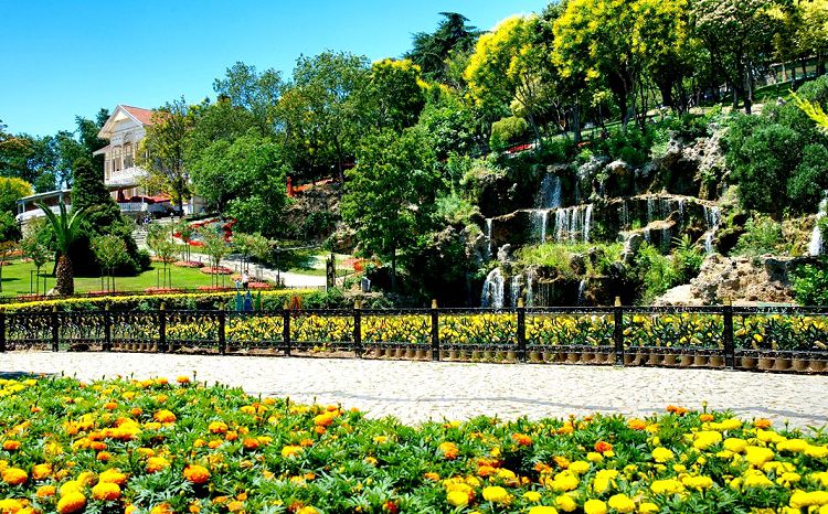 Парк Эмирган - это один из живописнейших парков Стамбула